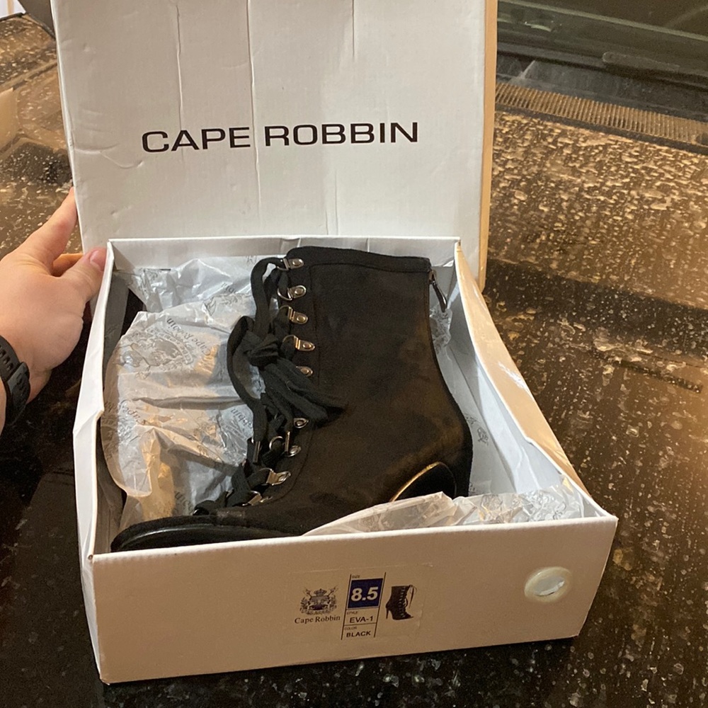 Cape Robin Black Heels